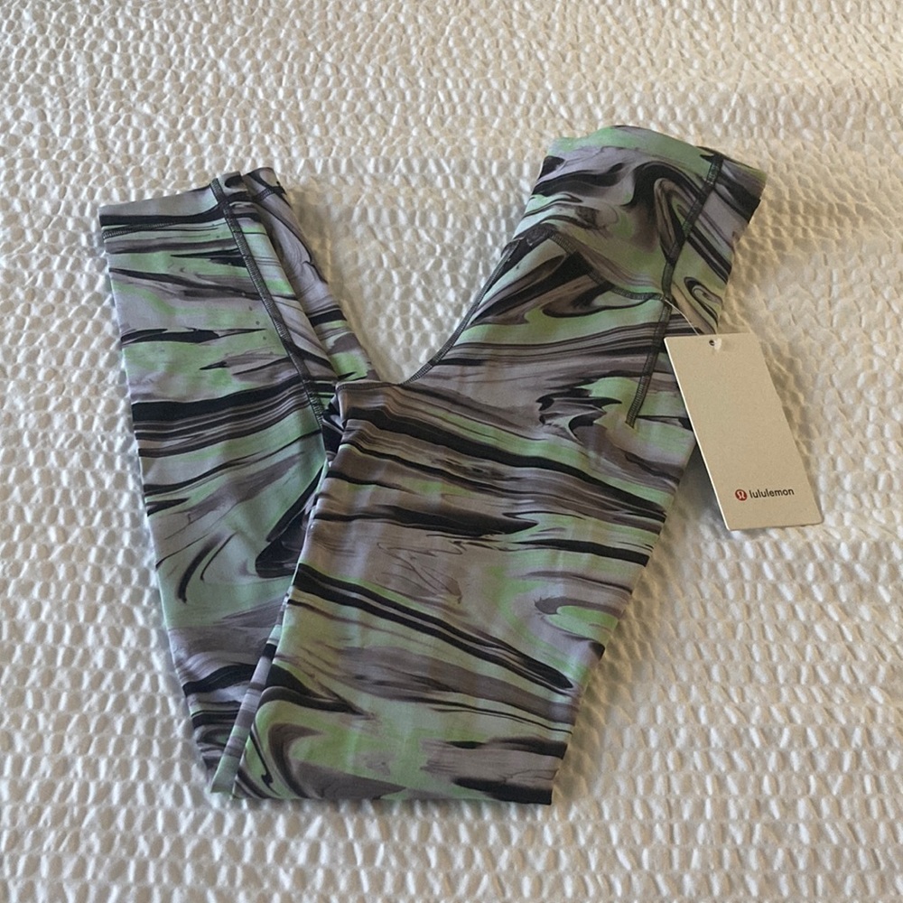 Lululemon Size 4 Swift Speed HR Tight NWT